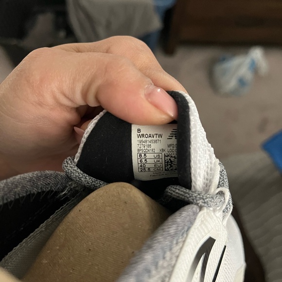 New Balance, never wore - Picture 3 of 5